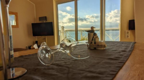 Strandkoje in erster Reihe mit traumhaftem Blick auf die Kieler Förde
